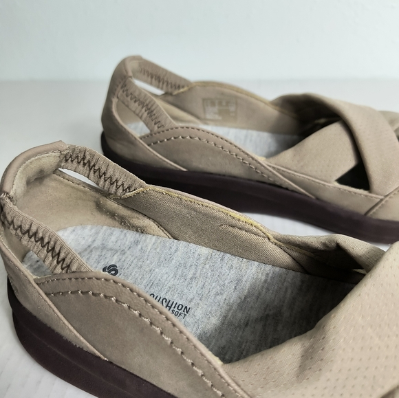 Cloudsteppers by Clarks Tan Slip-On Flats Shoes Size 8M Casual Driving Waking - Picture 10 of 13